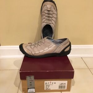 Women’s 10 ,Clarks Privo shoes